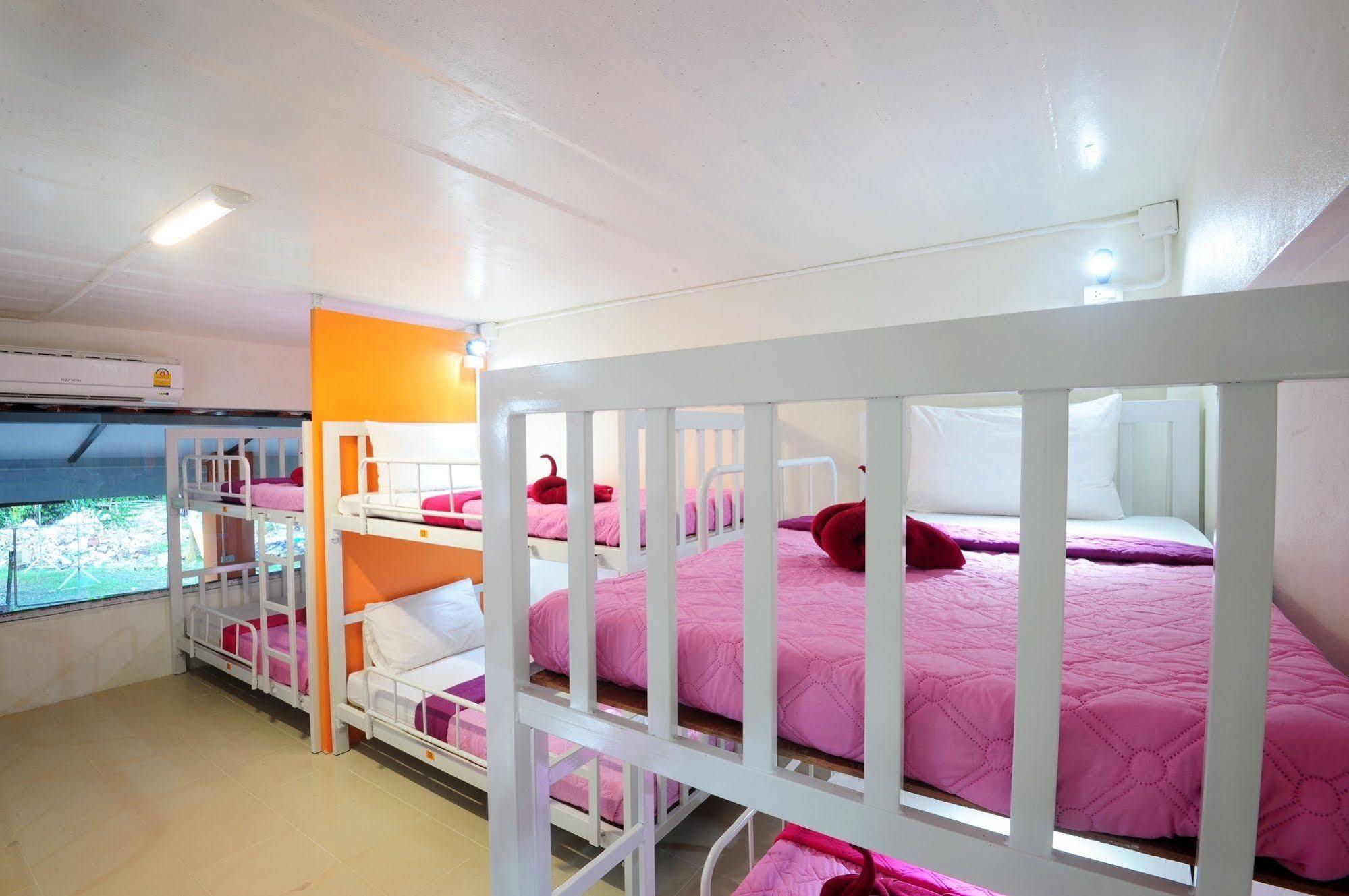 Sabai Hostel Phi Phi Don Exterior photo